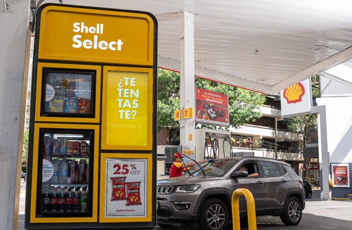 En las estaciones Shell se podrá comprar productos de la tienda sin bajar del auto