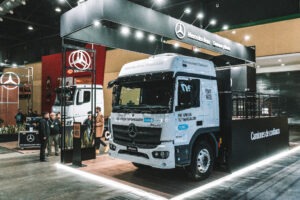 Mercedes-Benz exhibe el Atego 1932 LS/36 y el Actros 2545 LS/33 en AAPRESID