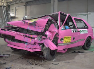 Hicieron la prueba de choque de un VW Golf 1989: mirá cómo le fue