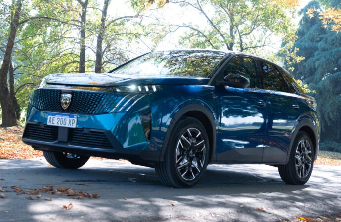 ¿Cómo quedaron los nuevos Peugeot 3008 y 5008 frente a sus rivales?