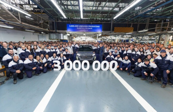 Cuatro empresas y tres marcas: Palomar festeja 3.000.000 de vehículos producidos